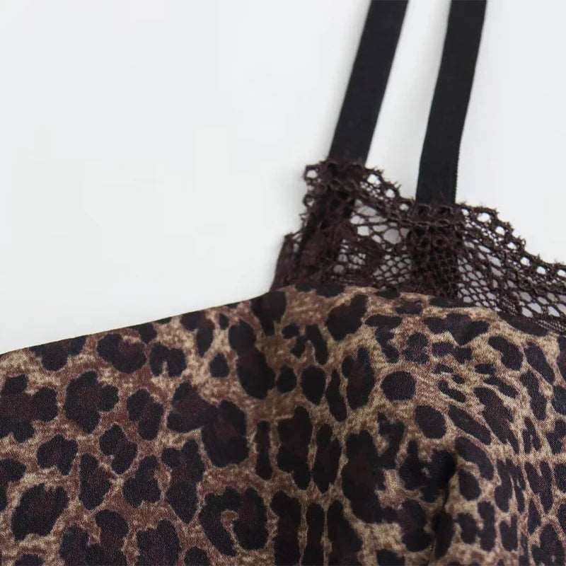 Blusa Leopard Satin: Elegancia Salvaje