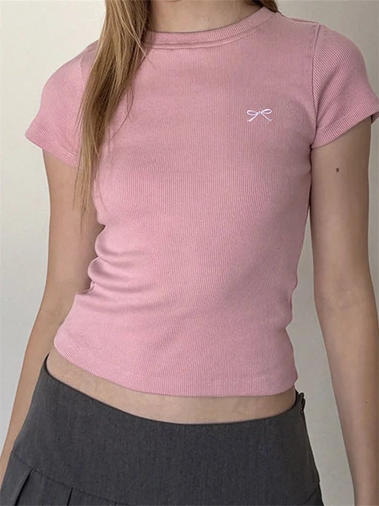 Encanto Veraniego - Camiseta Crop Top Mujer con Detalle de Lazos Bordados