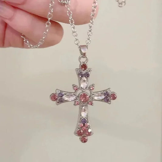 Collier gothique Y2K avec pendentif coeur et croix rose et violet