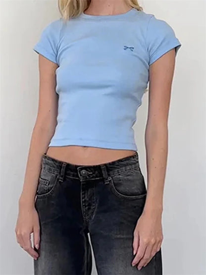 Encanto Veraniego - Camiseta Crop Top Mujer con Detalle de Lazos Bordados