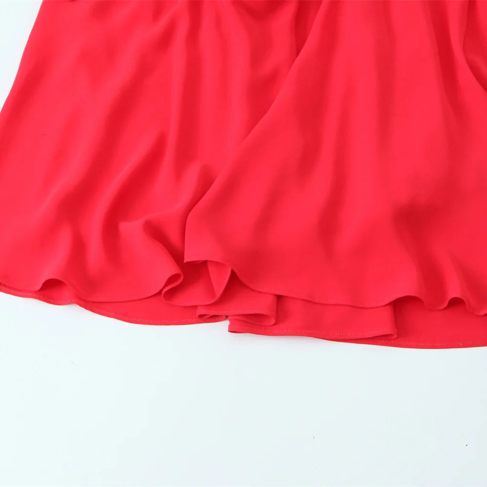 Robe rouge sans manches avec dos ouvert et bretelles