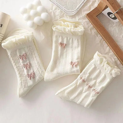 Élégance florale : chaussettes en coton avec joli nœud