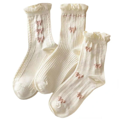 Élégance florale : chaussettes en coton avec joli nœud