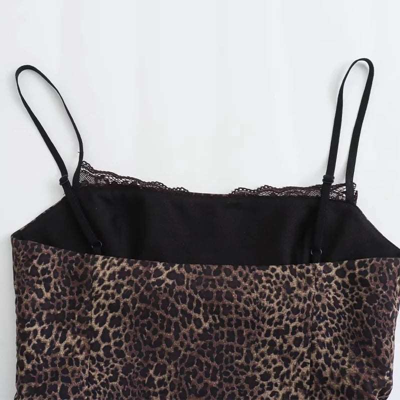 Blusa Leopard Satin: Elegancia Salvaje