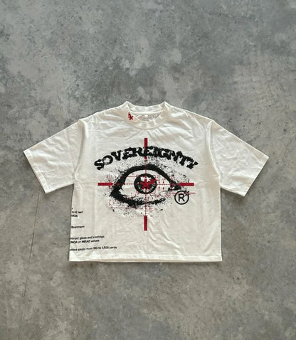 Camiseta gótica oversized com olhos grandes e estampa de letras