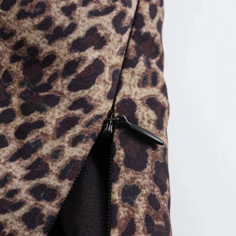 Blusa Leopard Satin: Elegancia Salvaje