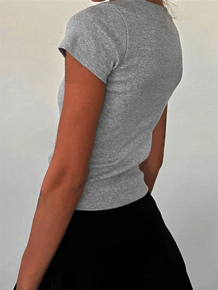 Encanto Veraniego - Camiseta Crop Top Mujer con Detalle de Lazos Bordados