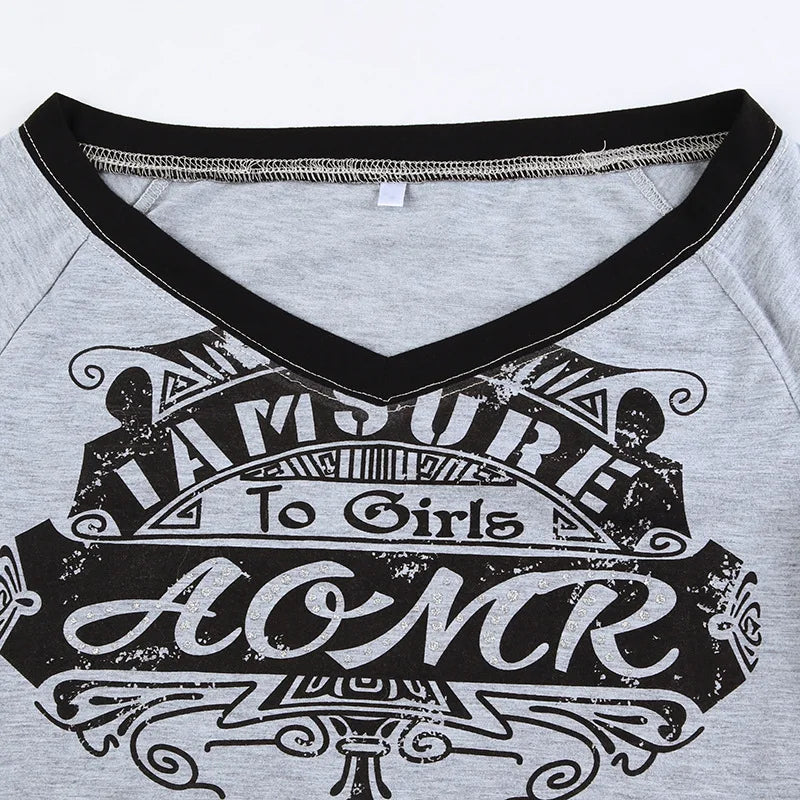 Elegancia Otoñal: Blusa de Manga Larga con Estilo V-Cuello y Estampado de Cartas - Dizzy Four