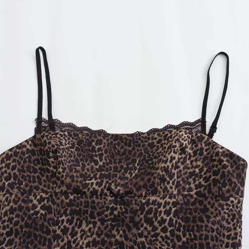 Blusa Leopard Satin: Elegancia Salvaje