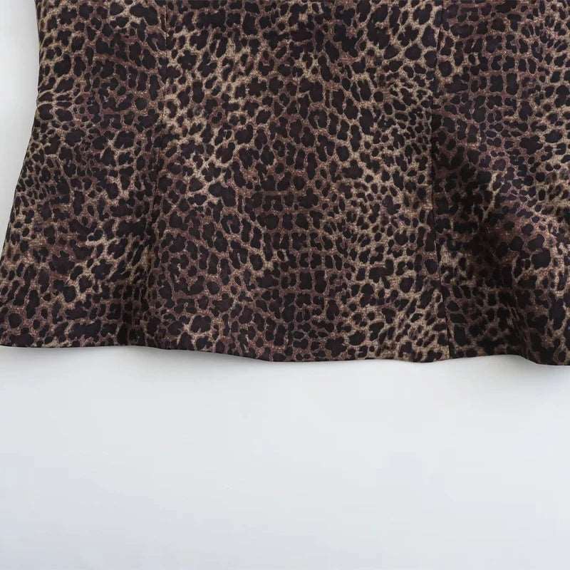 Blusa Leopard Satin: Elegancia Salvaje