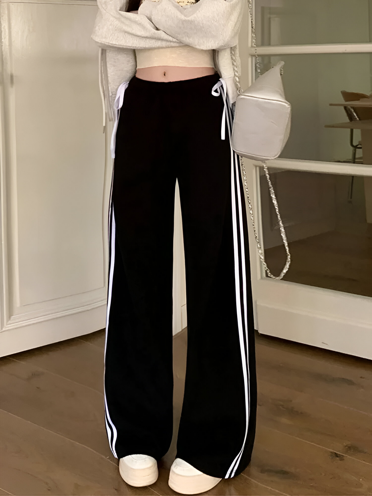 Pantalon de sport à rayures contrastées : style rétro américain avec une touche kawaii