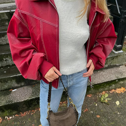 Manteau en cuir rouge avec fermeture éclair et poches