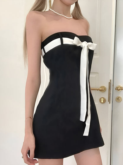 Ébano Coquette: Vestido Strapless de Estilo Gótico para Mujeres