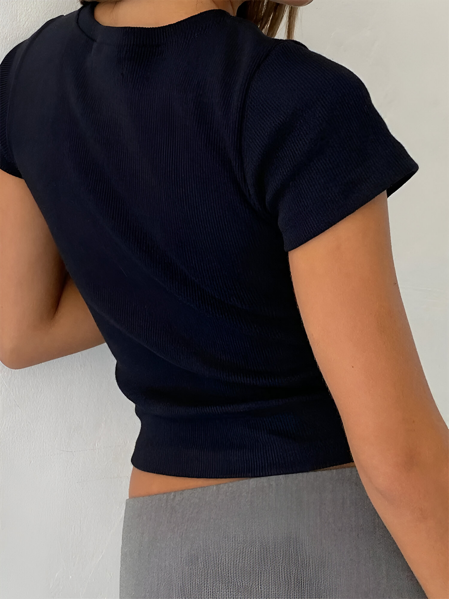 Encanto Veraniego - Camiseta Crop Top Mujer con Detalle de Lazos Bordados