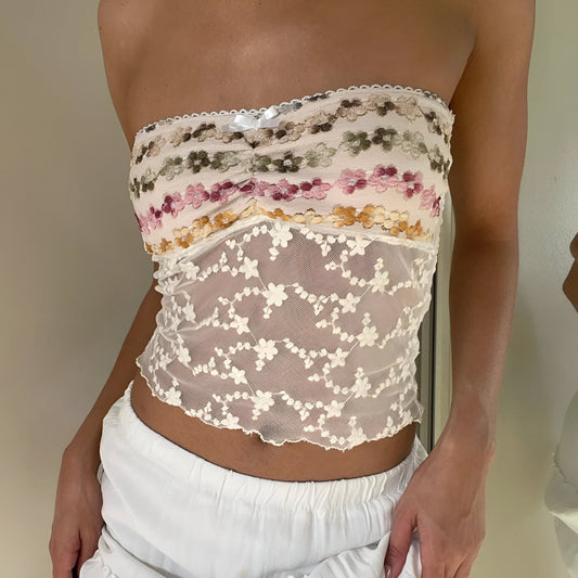 Florencia Encantadora: Top Vintage de Malla Floral