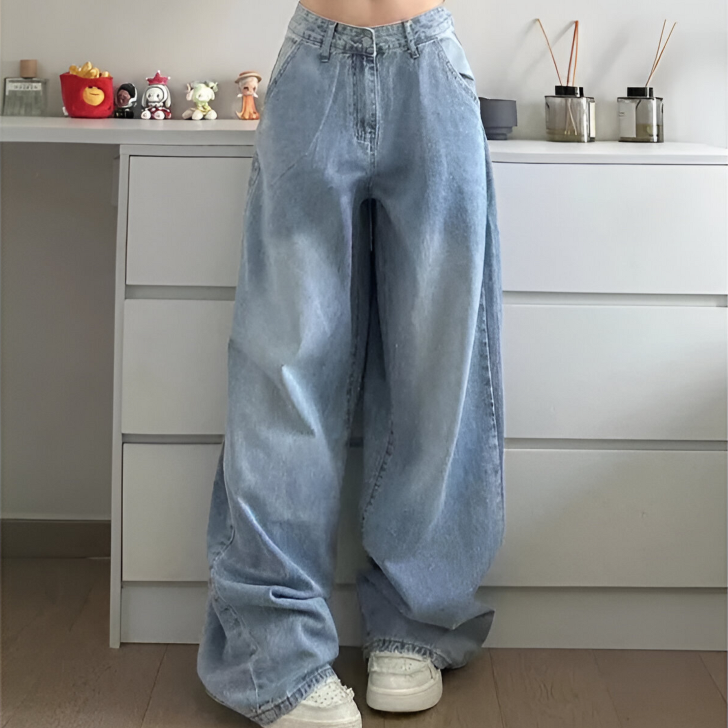 Charme éternel : pantalon en jean rétro avec broderie Hello Kitty