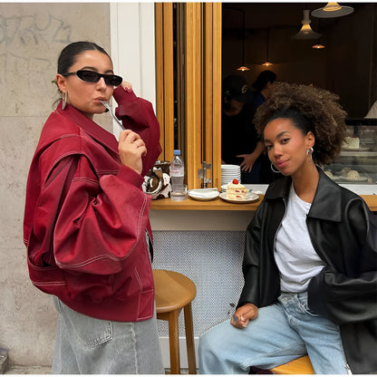 Manteau en cuir rouge avec fermeture éclair et poches